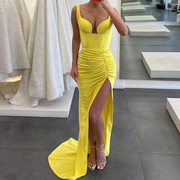 Lia Stublla Custom Yellow Gown - Picture 2 of 5